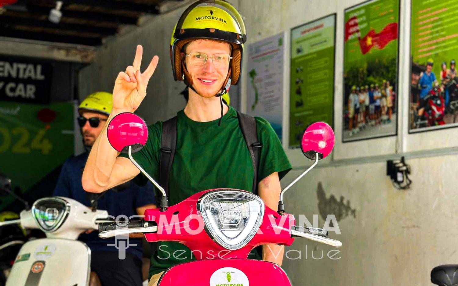 Thuê Xe Máy Điện Ở Huế: Du Lịch Xanh Giữa Cố Đô